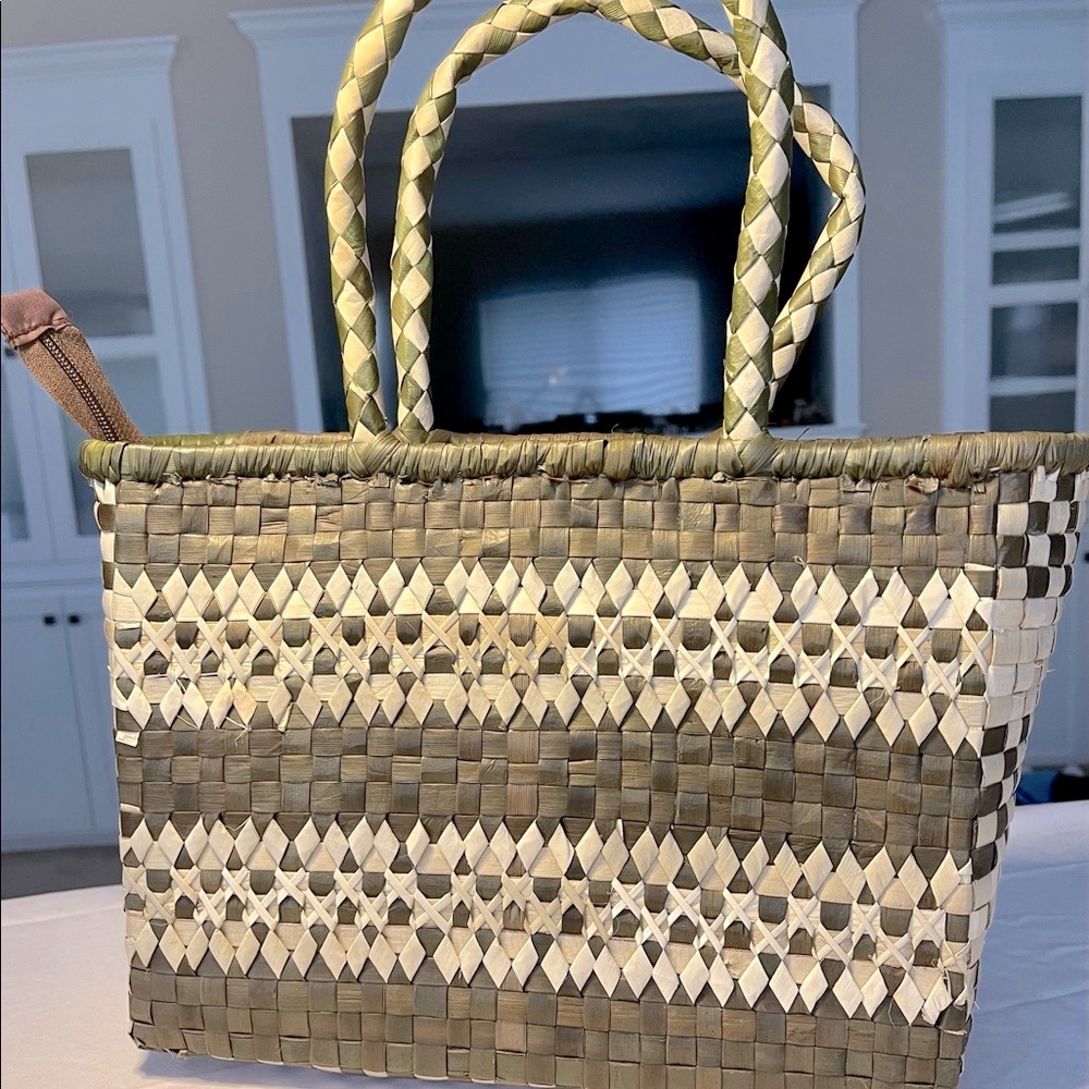 Cool retro vibes straw purse